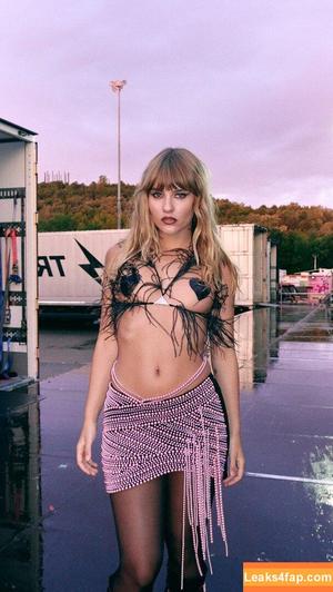 Victoria De Angelis фото #0948