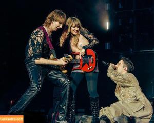 Victoria De Angelis фото #0955