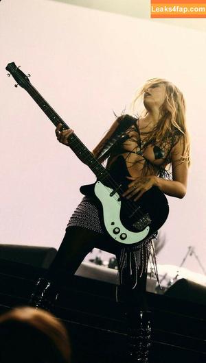 Victoria De Angelis фото #0965