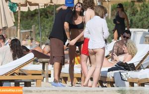 Victoria De Angelis фото #0974