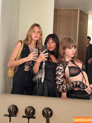 Victoria De Angelis фото #0994