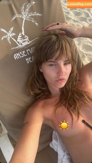 Victoria De Angelis фото #0997