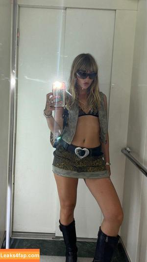 Victoria De Angelis фото #1007