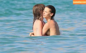 Victoria De Angelis фото #1012