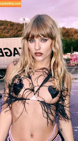 Victoria De Angelis фото #1053