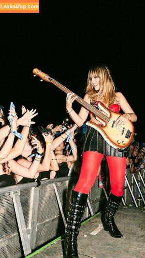 Victoria De Angelis фото #1065