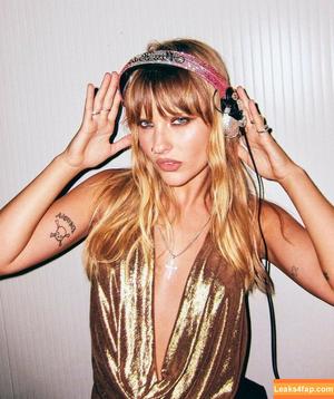 Victoria De Angelis фото #1078