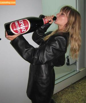 Victoria De Angelis фото #1080