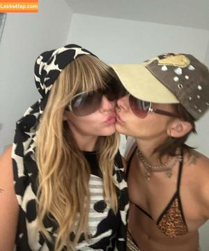 Victoria De Angelis фото #1082