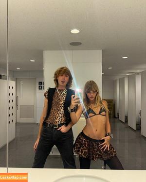 Victoria De Angelis фото #1101