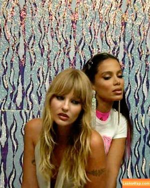 Victoria De Angelis фото #1125