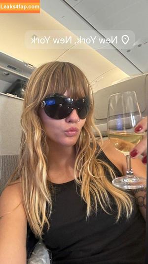 Victoria De Angelis фото #1131