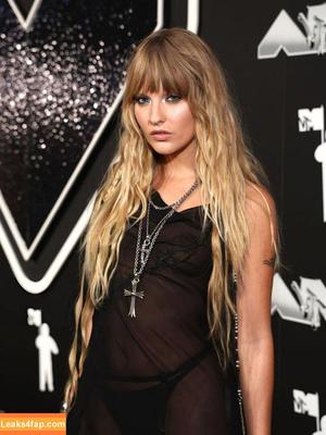 Victoria De Angelis фото #1142