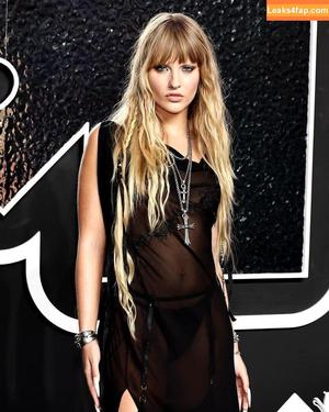 Victoria De Angelis фото #1157