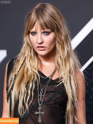 Victoria De Angelis фото #1165