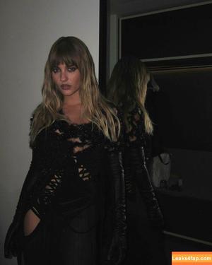 Victoria De Angelis фото #1174