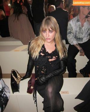 Victoria De Angelis фото #1175