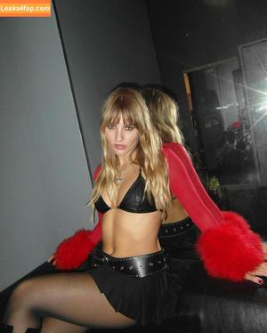 Victoria De Angelis фото #1187