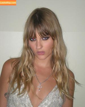 Victoria De Angelis фото #1216