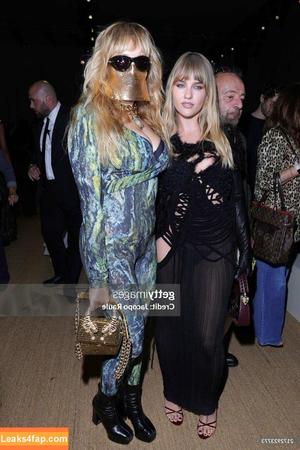 Victoria De Angelis фото #1225