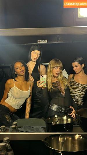 Victoria De Angelis фото #1233