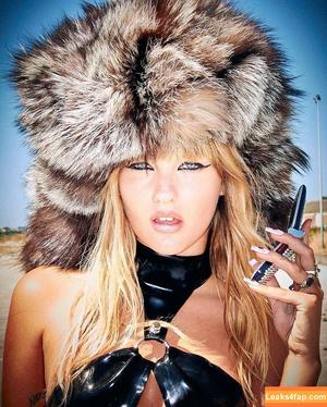 Victoria De Angelis photo #1253
