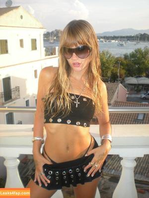 Victoria De Angelis photo #1619