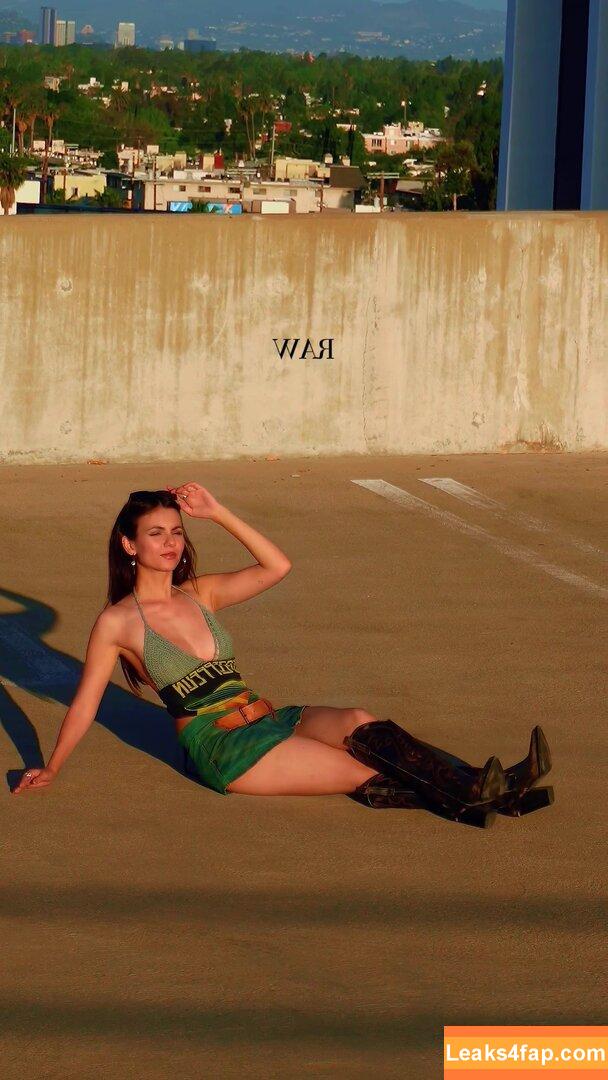 Victoria Justice / victoriajustice leaked photo photo #3765