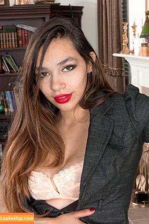 Victoria Marie photo #0016