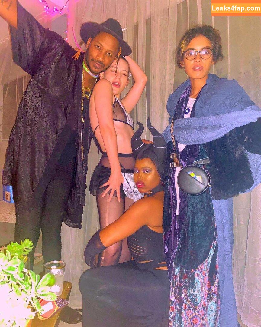 Victoria Pedretti / victoriapedretti_ слитое фото фото #0036