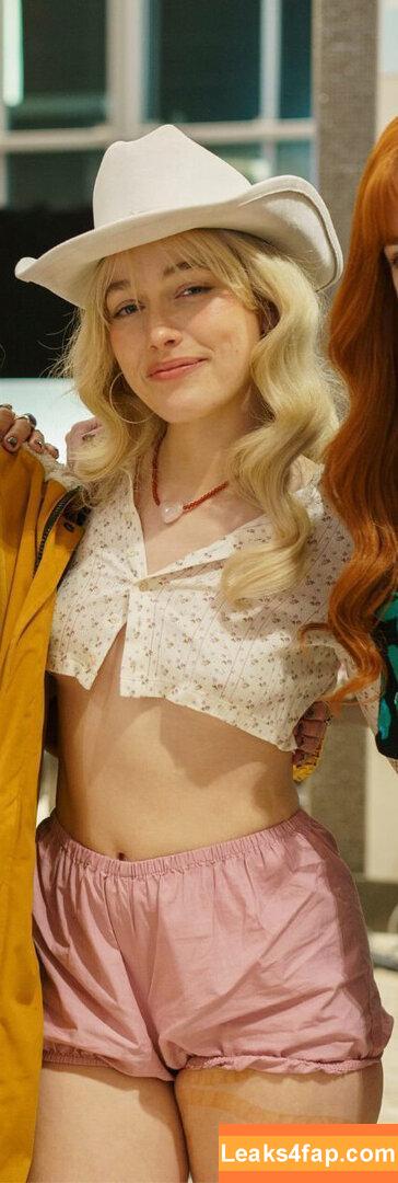 Victoria Pedretti / VictoriPedretti / https: / then0t0ri0usvip leaked photo photo #0321