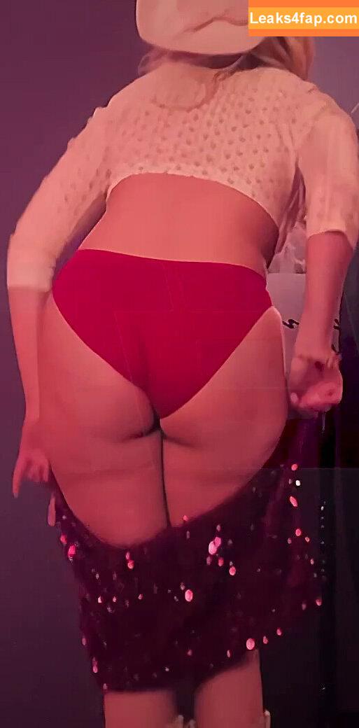 Victoria Pedretti / VictoriPedretti / https: / then0t0ri0usvip leaked photo photo #0343