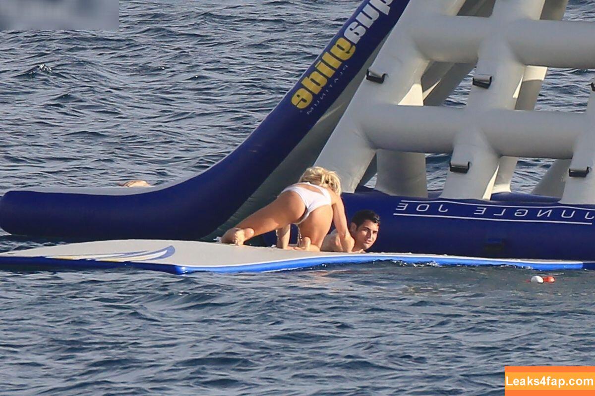 Victoria Silvstedt / vicsilvstedt / victoriasilvstedt leaked photo photo #0473