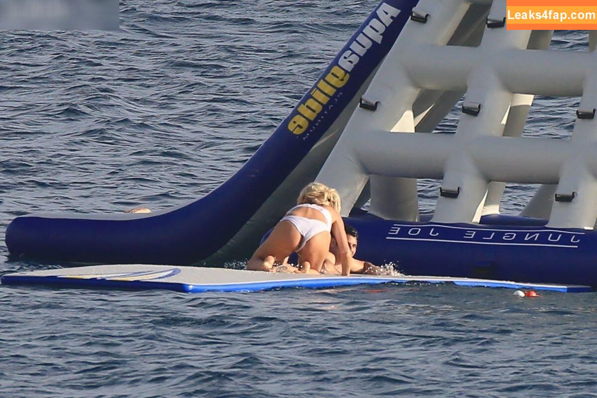 Victoria Silvstedt / vicsilvstedt / victoriasilvstedt leaked photo photo #0476