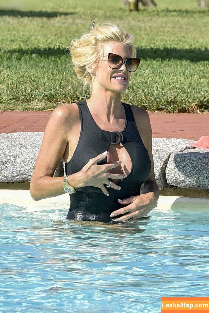 Victoria Silvstedt / vicsilvstedt / victoriasilvstedt leaked photo photo #0744