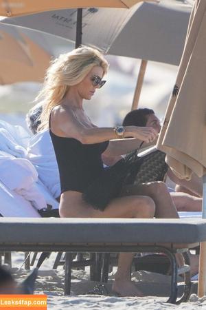 Victoria Silvstedt photo #0179