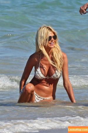 Victoria Silvstedt photo #0545