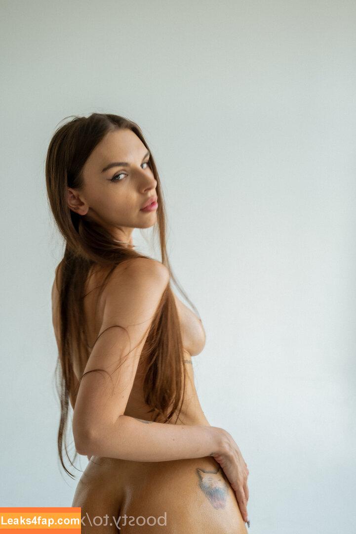 Vika Mednis / xmednisx leaked photo photo #0165