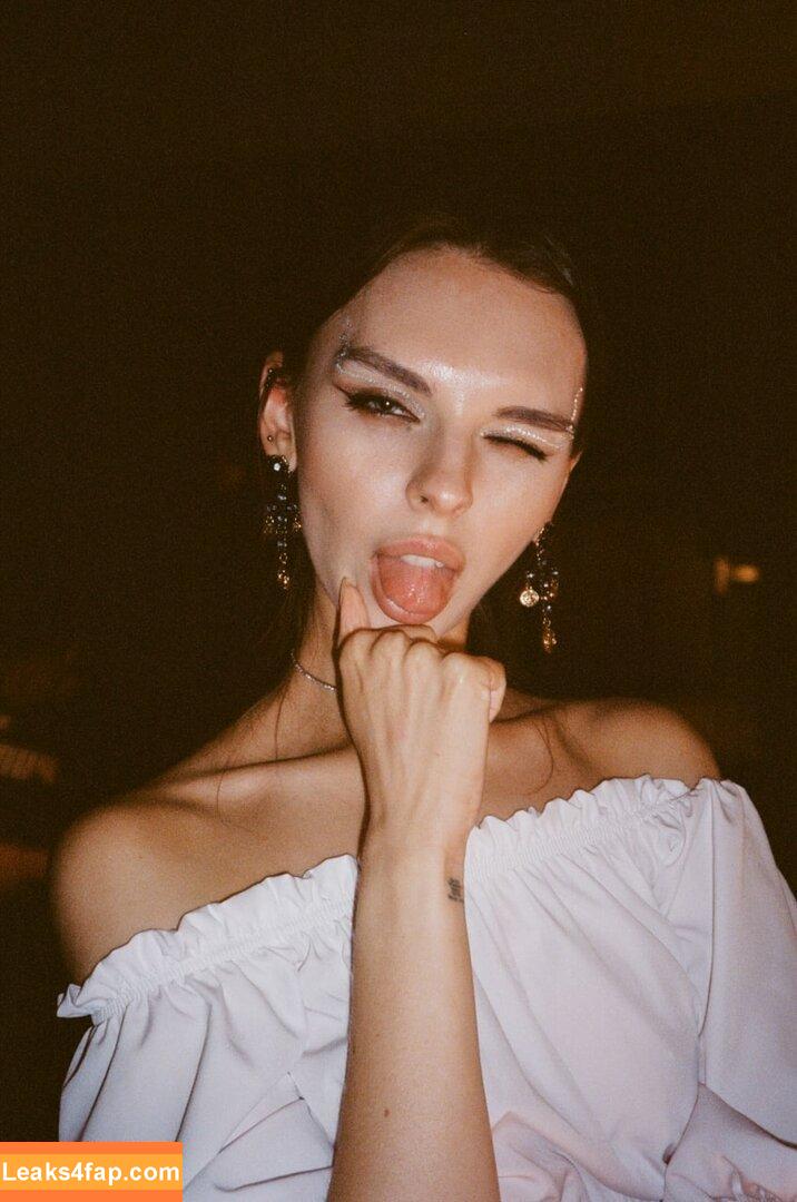 Vika Mednis / xmednisx leaked photo photo #0222