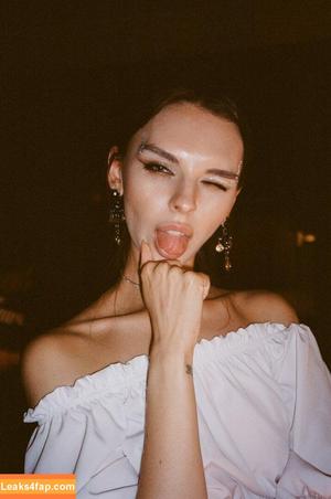 Vika Mednis photo #0222