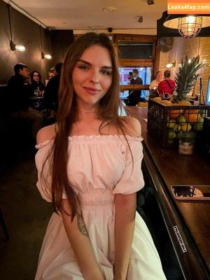 Vika Mednis photo #0270