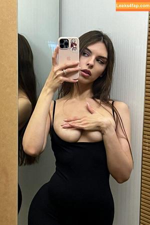 Vika Mednis photo #0302