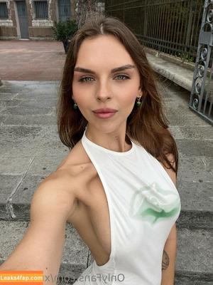 Vika Mednis photo #0682