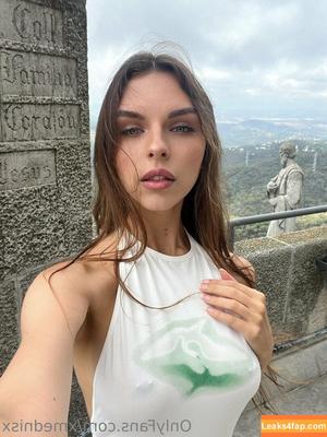 Vika Mednis photo #0686