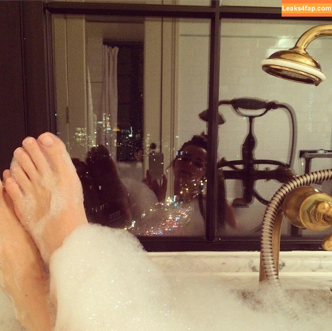 Vintage Starlets /  leaked photo photo #0422