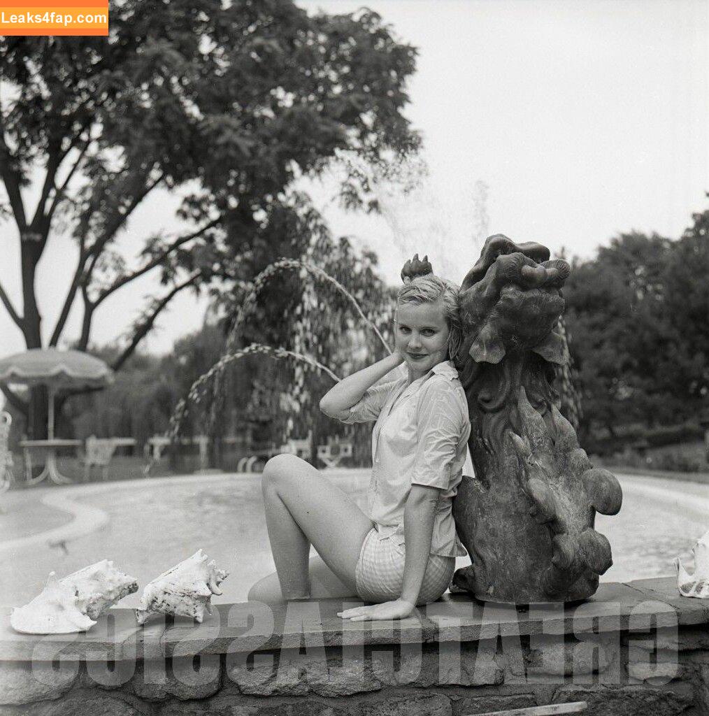 Vintage Starlets /  leaked photo photo #0631