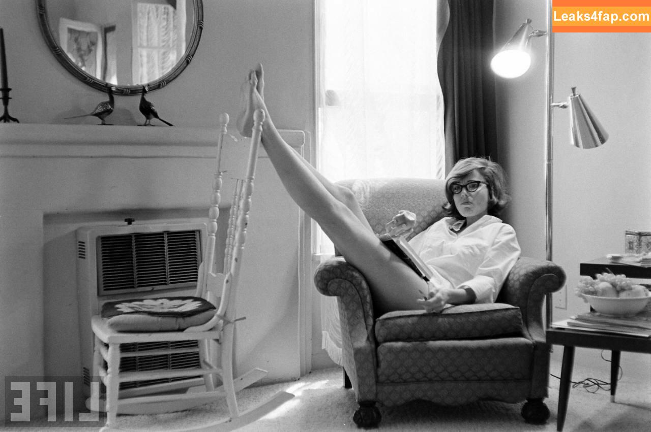 Vintage Starlets /  leaked photo photo #0655