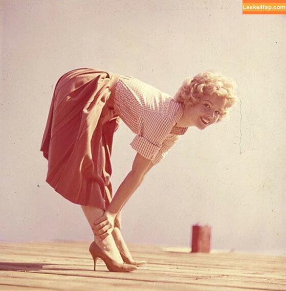 Vintage Starlets /  leaked photo photo #0756