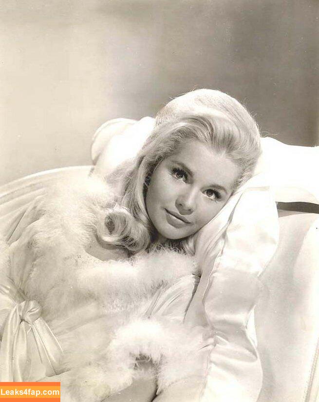 Vintage Starlets /  leaked photo photo #0758