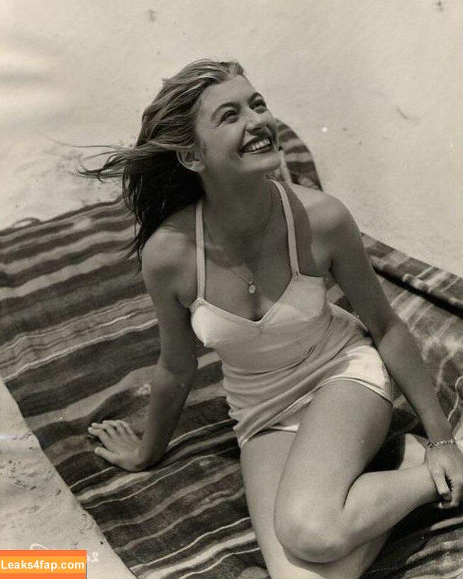 Vintage Starlets /  leaked photo photo #1042